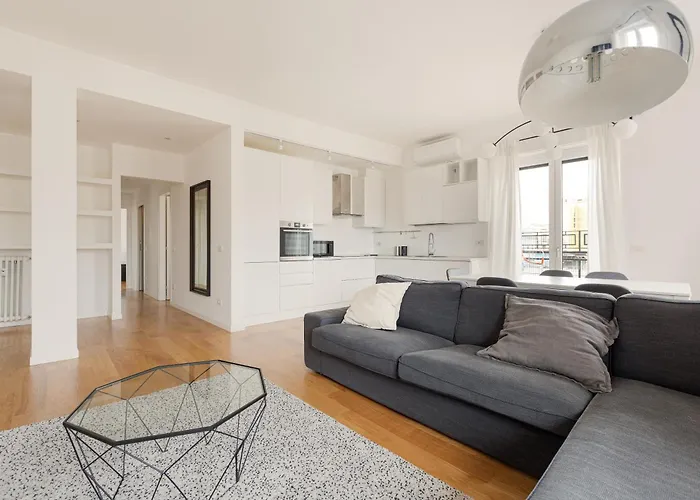 Guesthost - Bright Apartment Milano Centrale